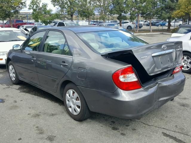 JTDBE32K120044232 - 2002 TOYOTA CAMRY LE GRAY photo 3