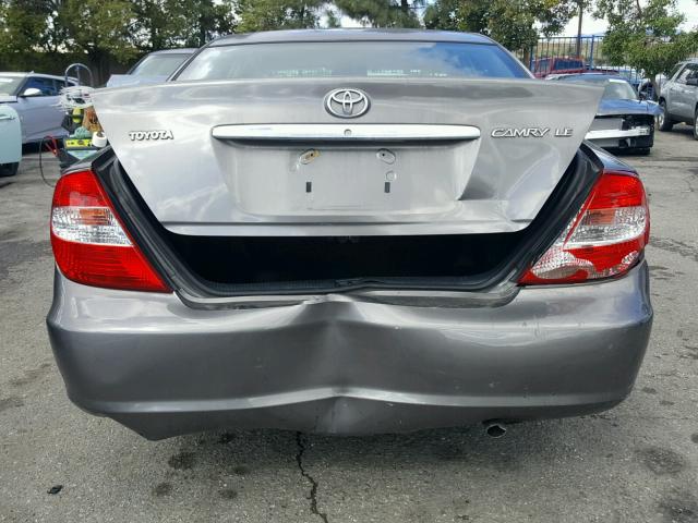 JTDBE32K120044232 - 2002 TOYOTA CAMRY LE GRAY photo 9