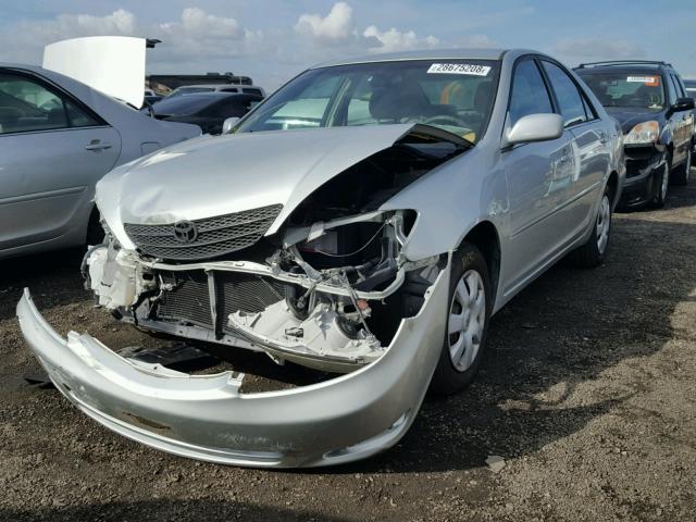 JTDBE32KX20124712 - 2002 TOYOTA CAMRY LE SILVER photo 2