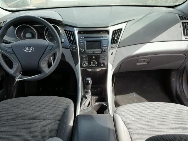 5NPEB4AC0EH827491 - 2014 HYUNDAI SONATA GLS SILVER photo 9