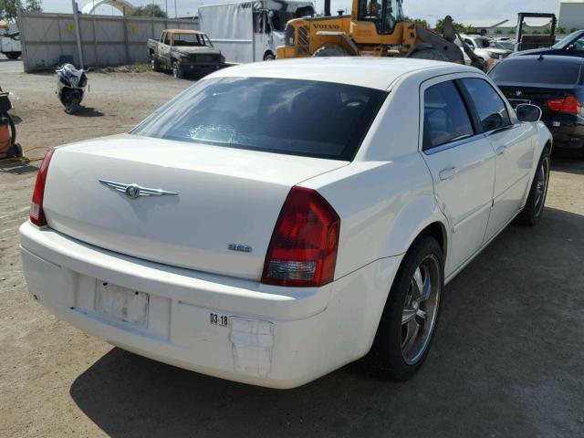 2C3KA43R56H182407 - 2006 CHRYSLER 300 WHITE photo 4