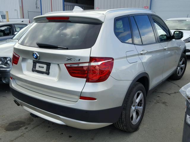 5UXWX5C55BL712773 - 2011 BMW X3 XDRIVE2 ვერცხლისფერი ფოტო 4