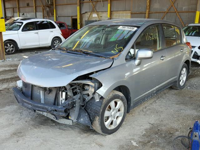 3N1BC13E07L452057 - 2007 NISSAN VERSA S SILVER photo 2