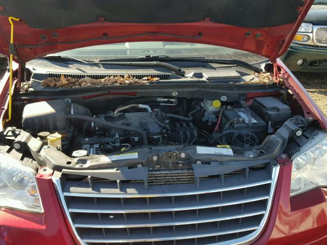 2A8HR54PX8R133811 - 2008 CHRYSLER TOWN & COU RED photo 7