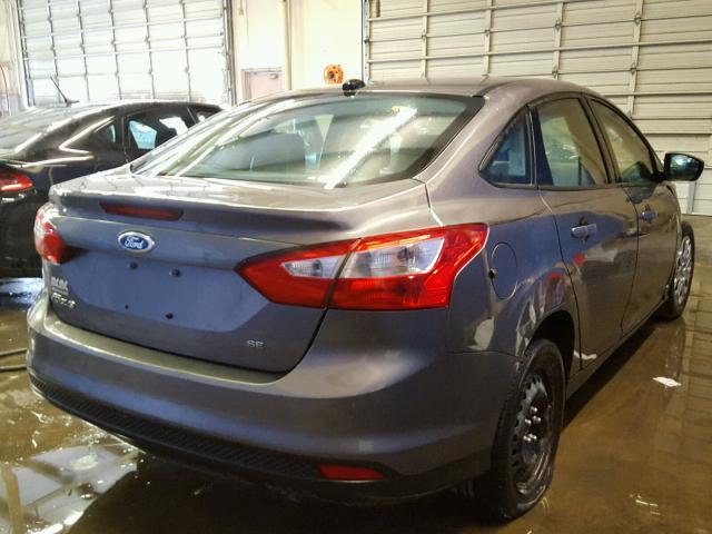 1FAHP3F27CL207700 - 2012 FORD FOCUS SE GRAY photo 4