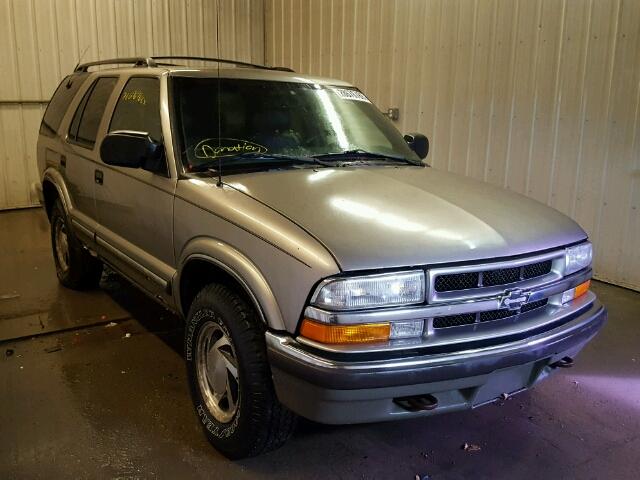 1GNDT13W612182833 - 2001 CHEVROLET BLAZER TAN photo 1