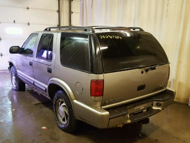 1GNDT13W612182833 - 2001 CHEVROLET BLAZER TAN photo 3