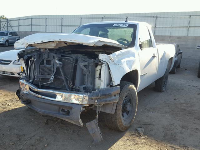 1GCHC24K38E124246 - 2008 CHEVROLET SILVERADO WHITE photo 2