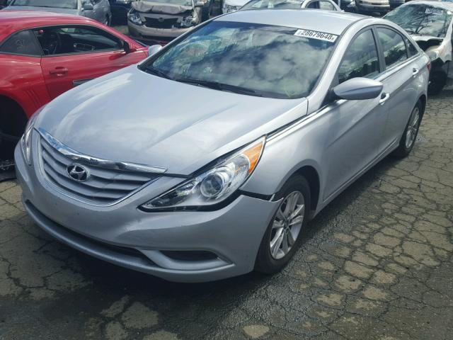 5NPEB4AC0DH699235 - 2013 HYUNDAI SONATA GLS SILVER photo 2