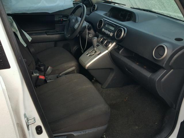 JTLKE50E881006447 - 2008 TOYOTA SCION XB WHITE photo 5