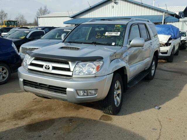 JTEBU14R848022164 - 2004 TOYOTA 4RUNNER SR SILVER photo 2