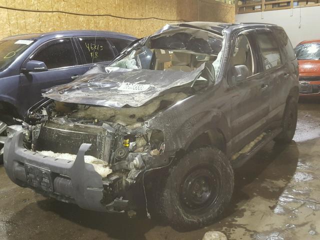 1FMCU92194KB88938 - 2004 FORD ESCAPE XLS BLUE photo 2