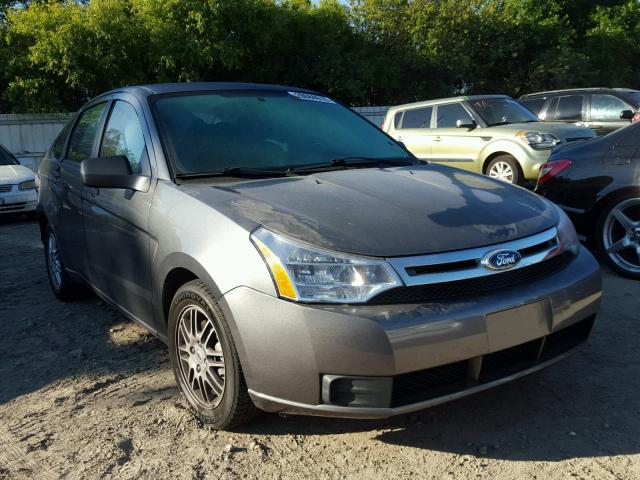 1FAHP3FN4AW286717 - 2010 FORD FOCUS SE GRAY photo 1