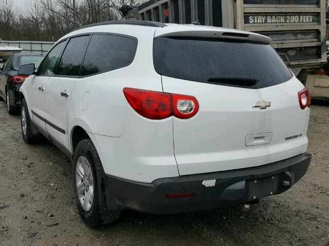 1GNLREED2AS118320 - 2010 CHEVROLET TRAVERSE L WHITE photo 3
