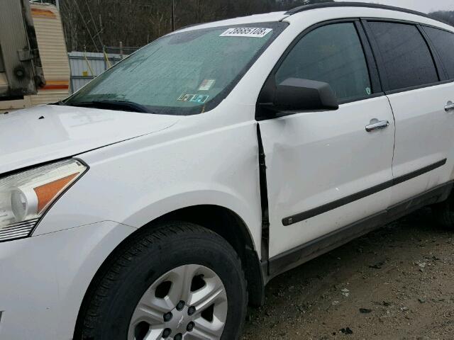 1GNLREED2AS118320 - 2010 CHEVROLET TRAVERSE L WHITE photo 9