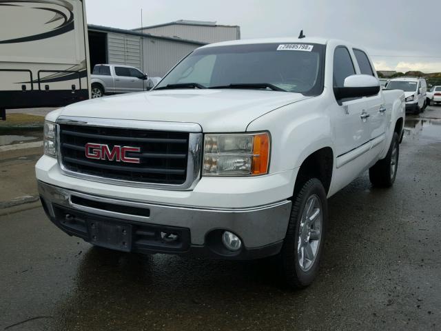 3GTP2VE34BG196712 - 2011 GMC SIERRA K15 SILVER photo 2