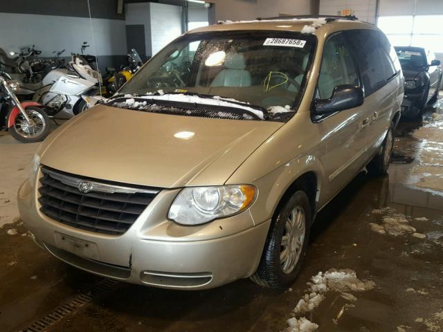 2C4GP54L05R326891 - 2005 CHRYSLER TOWN & COU GOLD photo 2