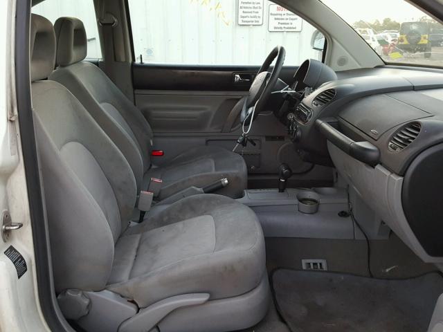 3VWBB61C4WM014761 - 1998 VOLKSWAGEN NEW BEETLE 白色 照片 5