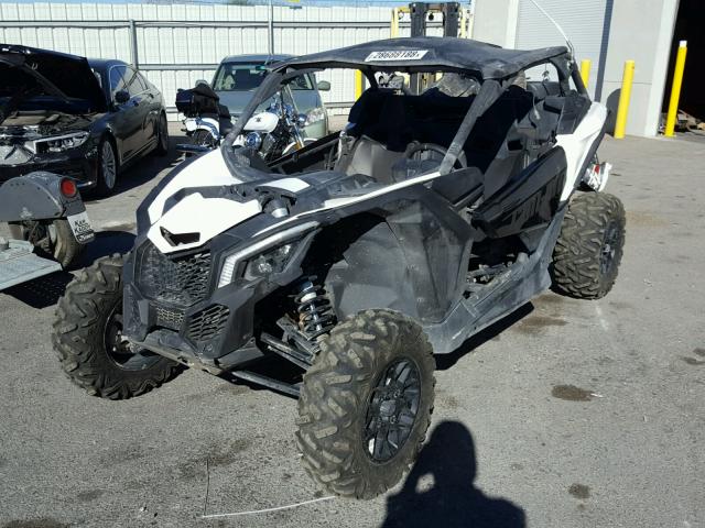 3JBVGAY43JK000098 - 2018 CAN-AM MAVERICK X WHITE photo 2