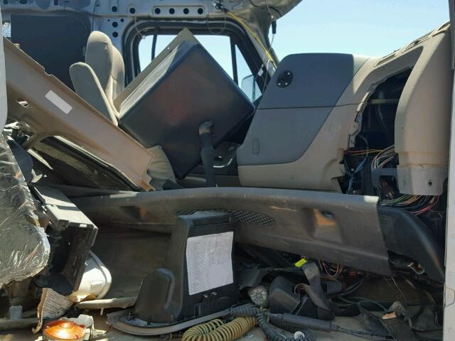 1FUJGLDR7BSBA2761 - 2011 FREIGHTLINER CASCADIA 1 GRAY photo 5