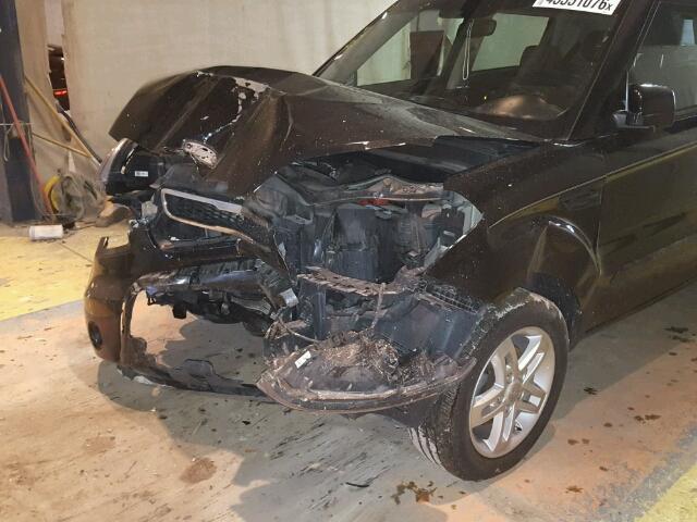 KNDJT2A27B7230863 - 2011 KIA SOUL BLACK photo 10