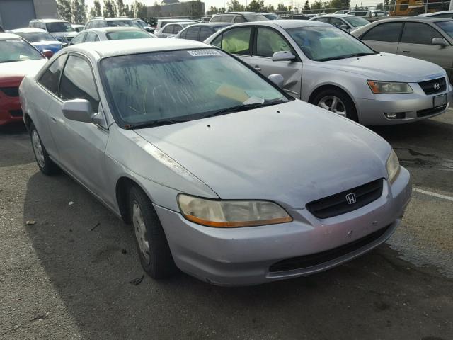 1HGCG3268YA004476 - 2000 HONDA ACCORD LX SILVER photo 1