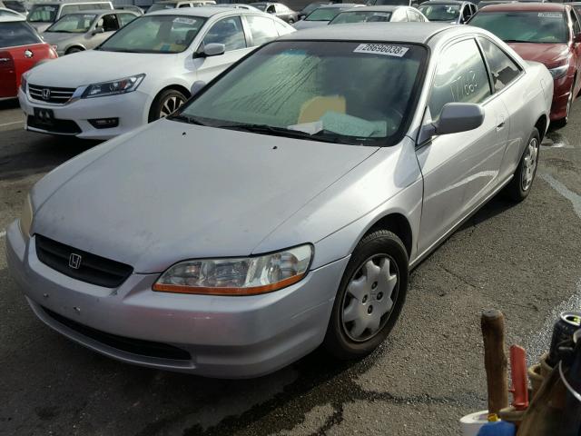 1HGCG3268YA004476 - 2000 HONDA ACCORD LX SILVER photo 2