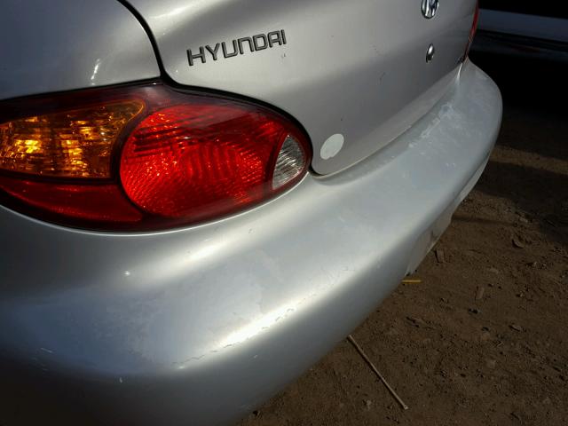 KMHJF35F3YU025668 - 2000 HYUNDAI ELANTRA GL SILVER photo 9