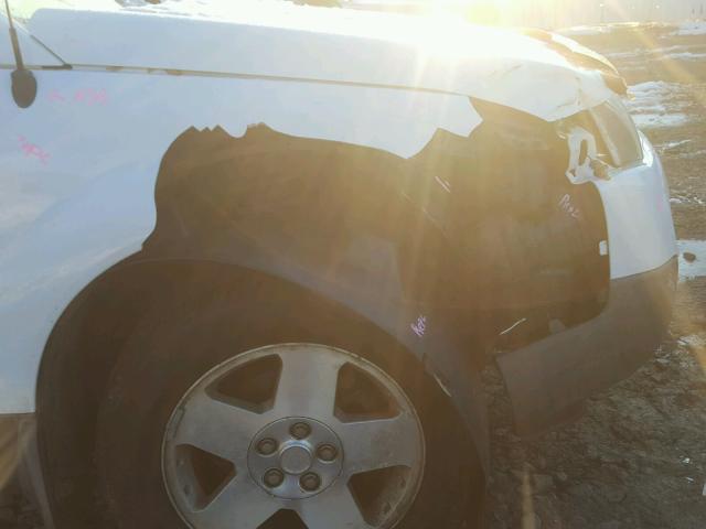 5GZCZ63484S826396 - 2004 SATURN VUE WHITE photo 9