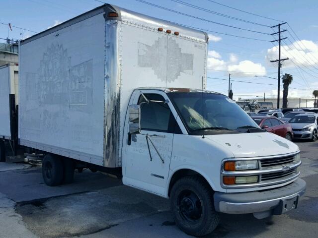 1GBJG31R421121128 - 2002 CHEVROLET EXPRESS G3 WHITE photo 1