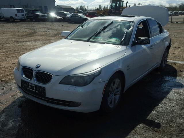 WBANV13559C152420 - 2009 BMW 528 XI WHITE photo 2