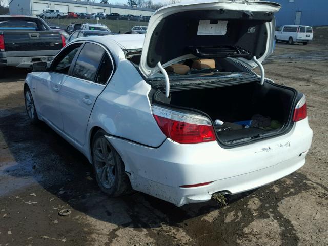 WBANV13559C152420 - 2009 BMW 528 XI WHITE photo 3