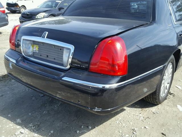 1LNHM88W65Y631175 - 2005 LINCOLN TOWN CAR E BLACK photo 9