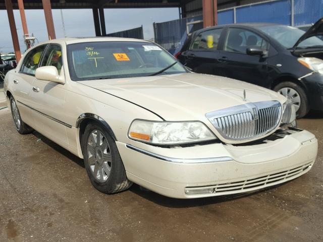 1LNHM83W43Y647802 - 2003 LINCOLN TOWN CAR C CREAM photo 1