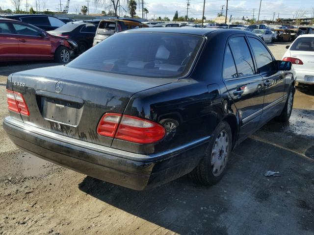 WDBJF55F8VA356774 - 1997 MERCEDES-BENZ E 320 BLACK photo 4