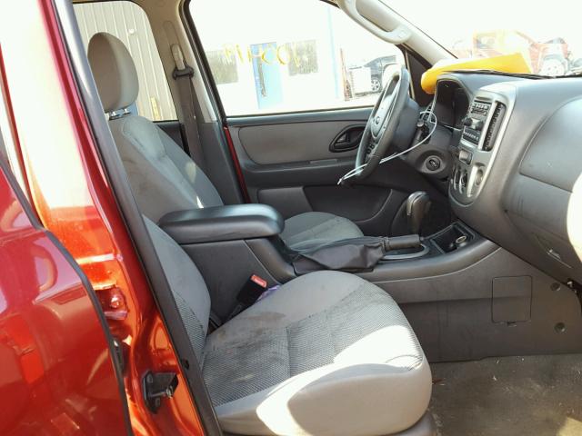 1FMCU93145KB10552 - 2005 FORD ESCAPE XLT RED photo 5