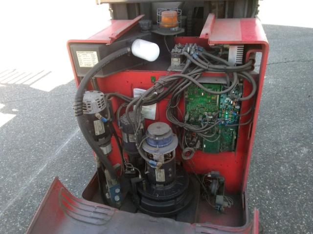 F0EAS196BD16731 - 1996 RAYM FORKLIFT RED photo 7