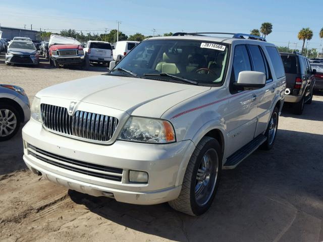 5LMFU275X5LJ03002 - 2005 LINCOLN NAVIGATOR CREAM photo 2
