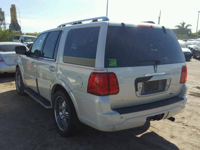 5LMFU275X5LJ03002 - 2005 LINCOLN NAVIGATOR CREAM photo 3