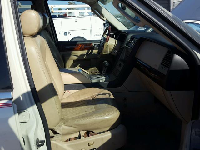 5LMFU275X5LJ03002 - 2005 LINCOLN NAVIGATOR CREAM photo 5