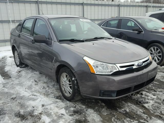 1FAHP3FNXBW123717 - 2011 FORD FOCUS SE GRAY photo 1