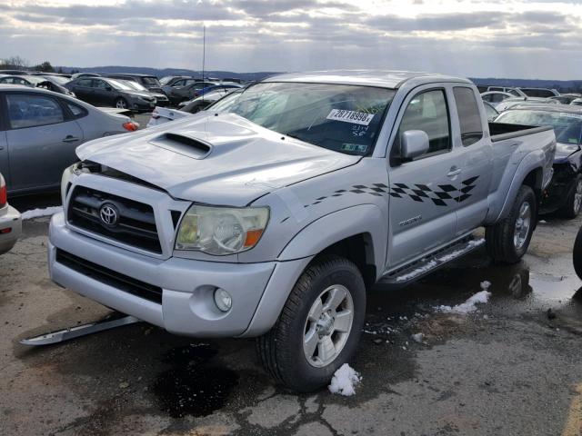 5TEUU42N26Z280874 - 2006 TOYOTA TACOMA ACC SILVER photo 2