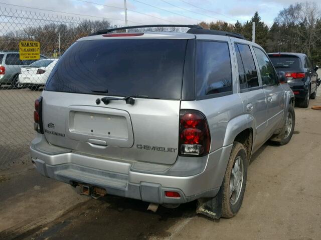 1GNDT13S042113279 - 2004 CHEVROLET TRAILBLAZE GRAY photo 4