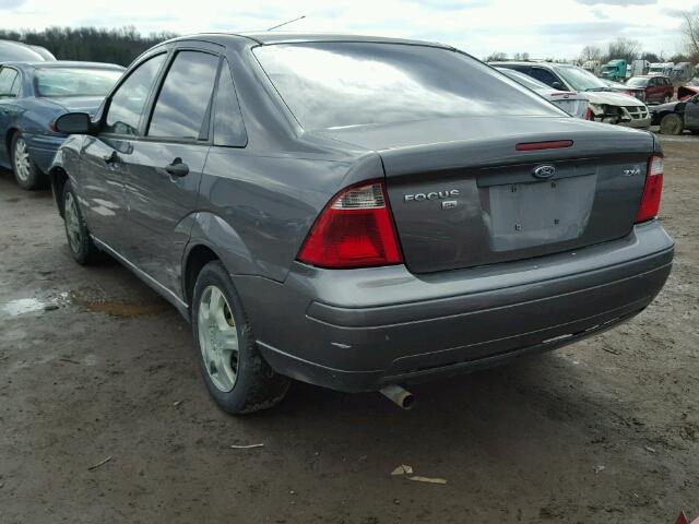 1FAFP34N45W292663 - 2005 FORD FOCUS ZX4 GRAY photo 3