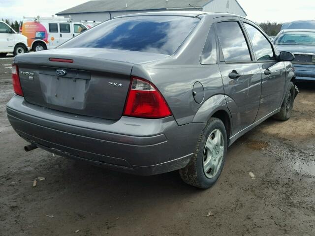 1FAFP34N45W292663 - 2005 FORD FOCUS ZX4 GRAY photo 4