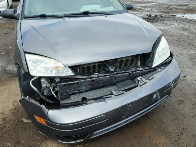 1FAFP34N45W292663 - 2005 FORD FOCUS ZX4 GRAY photo 9