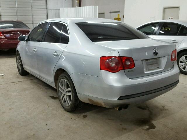 3VWRF71K06M664946 - 2006 VOLKSWAGEN JETTA 2.5 SILVER photo 3