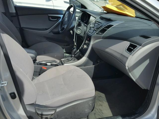 5NPDH4AE5GH736294 - 2016 HYUNDAI ELANTRA SE SILVER photo 5