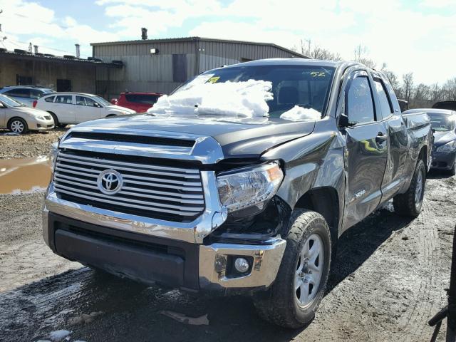 5TFUY5F1XFX483861 - 2015 TOYOTA TUNDRA DOU GRAY photo 2