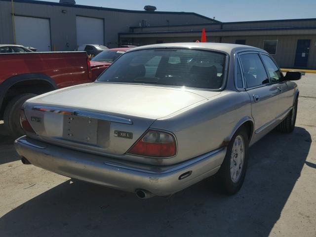 SAJHX6048XC858010 - 1999 JAGUAR XJ8 L SILVER photo 4